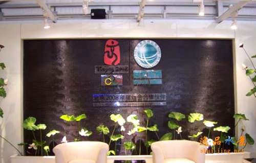 中国黑石材水幕墙流水定制效果